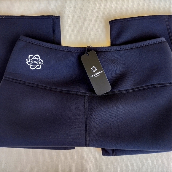 Zaggora Other - Zaggora Hot Pants Lg Cropped Breathable Key Zip Pocket